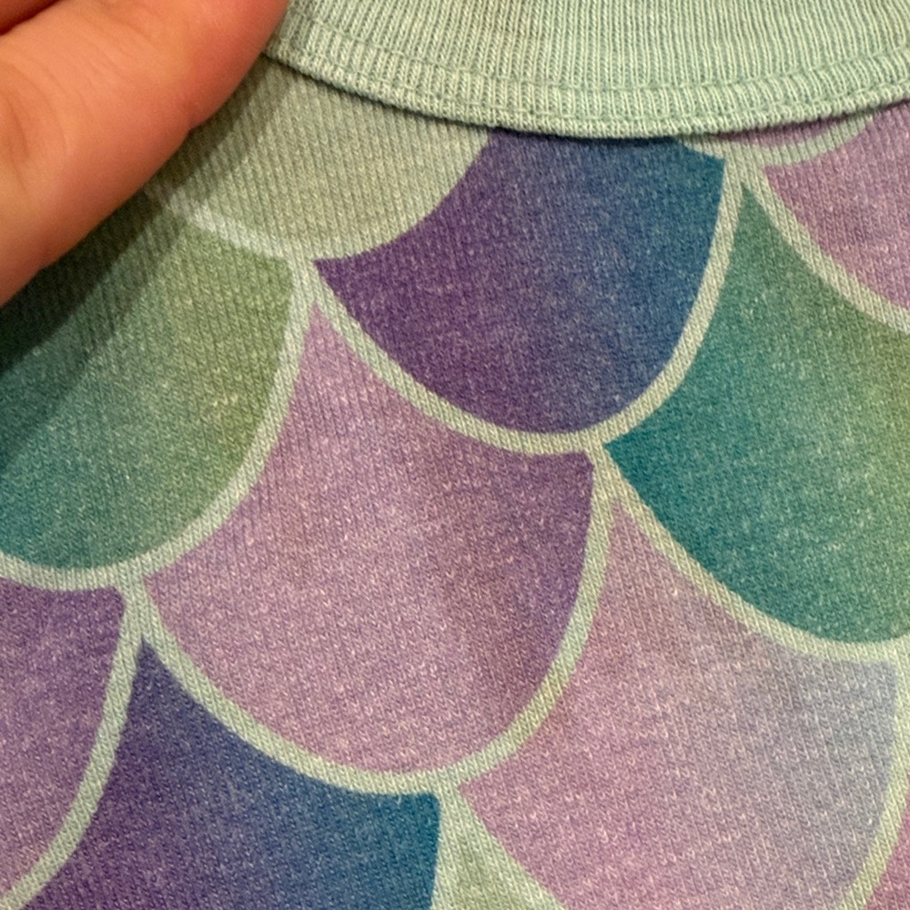 Hanna Andersson Kids Pajama Set - Purple and Blue Scales - Picture 6 of 12